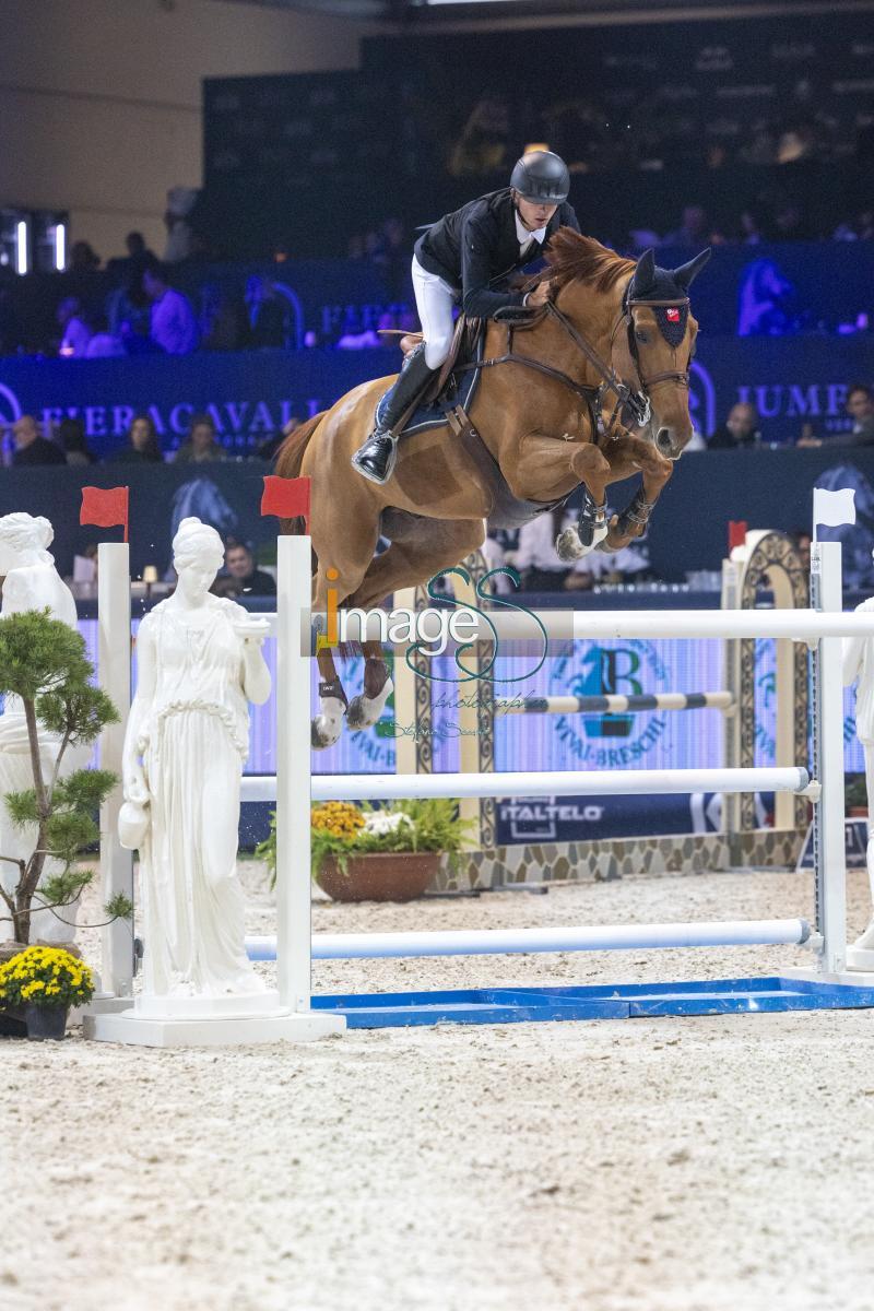 Ermann Antoine (FRA) riding Foxpit Grim_Verona_20241109_SS358335.jpg
